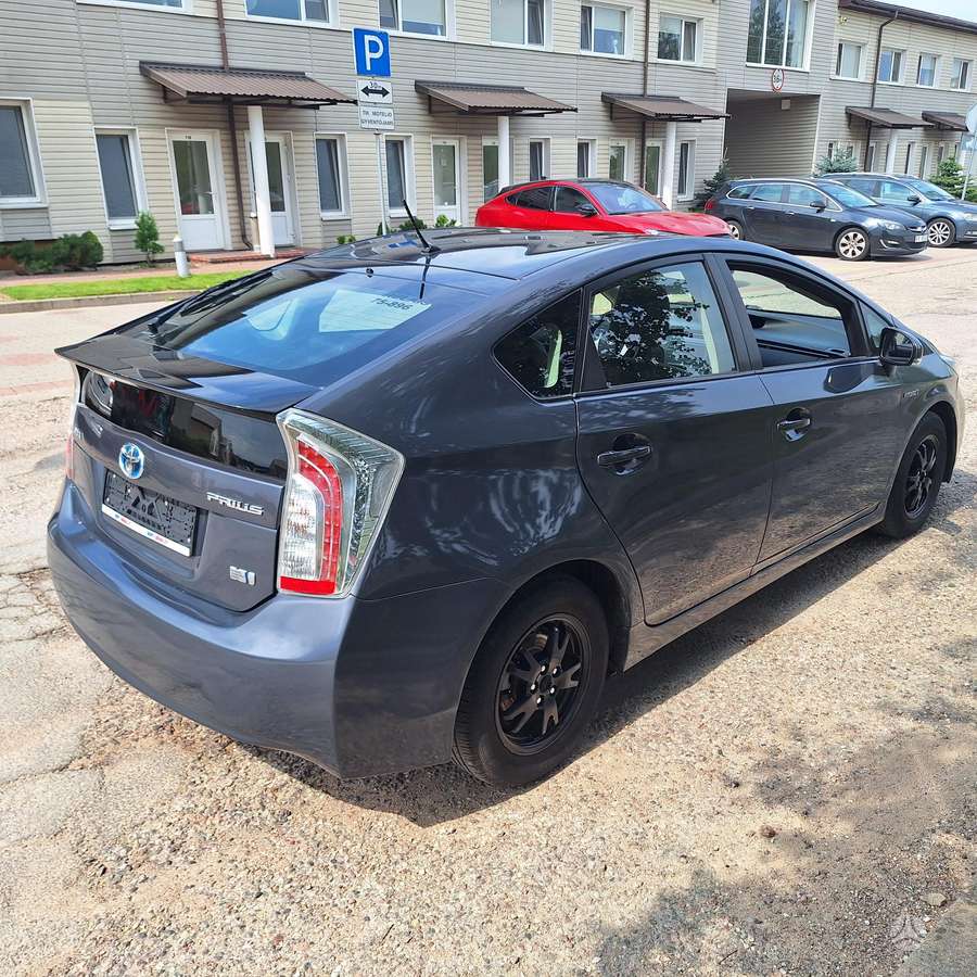 Toyota Prius - 2