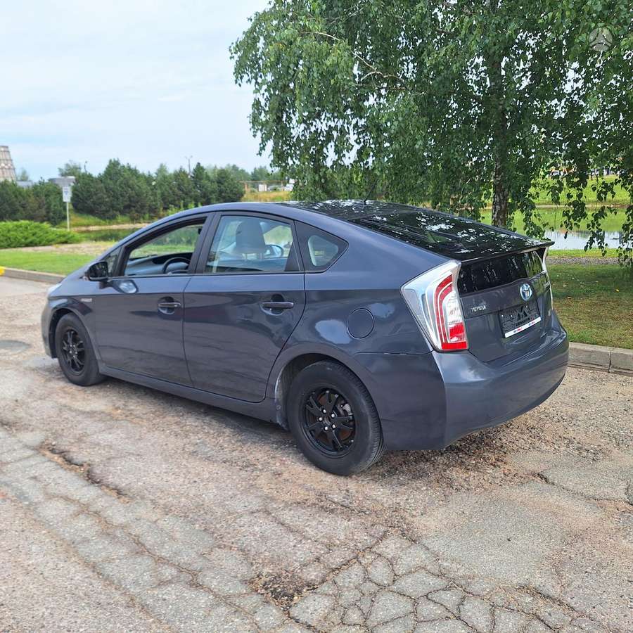 Toyota Prius - 3