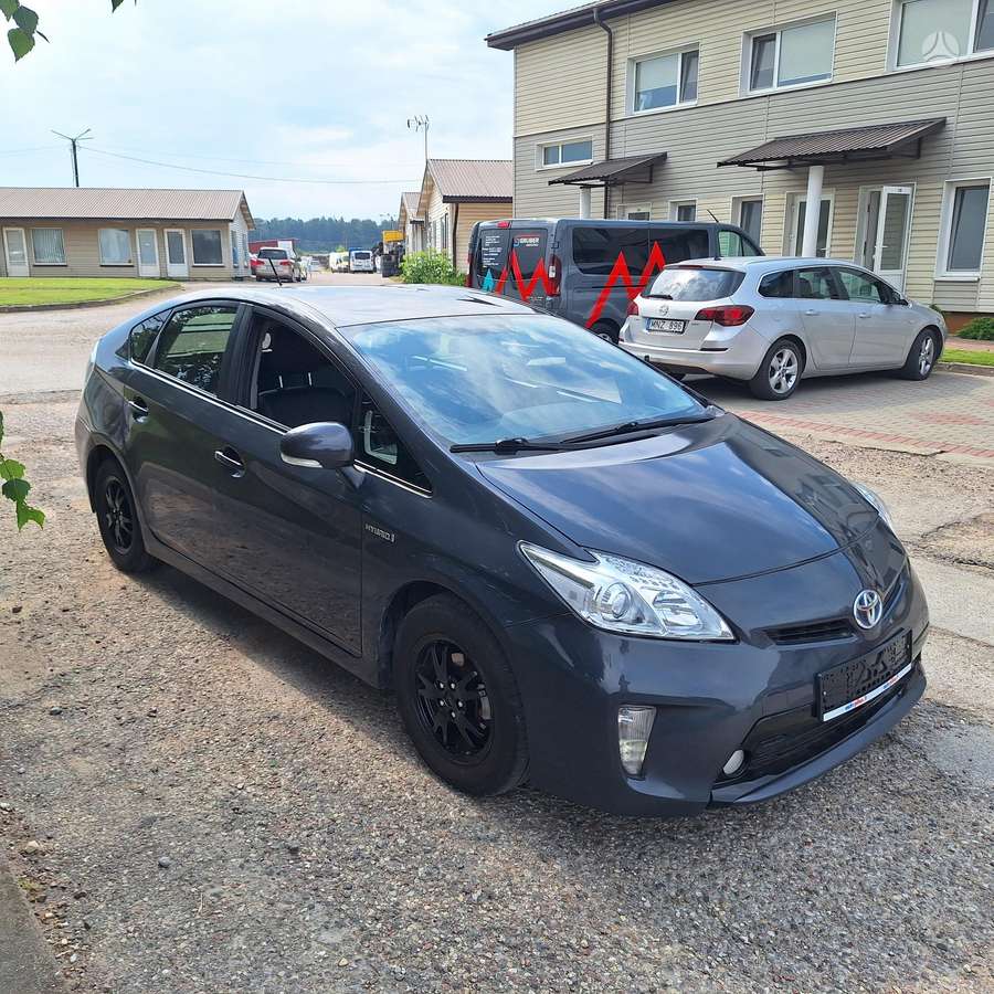 Toyota Prius - 5