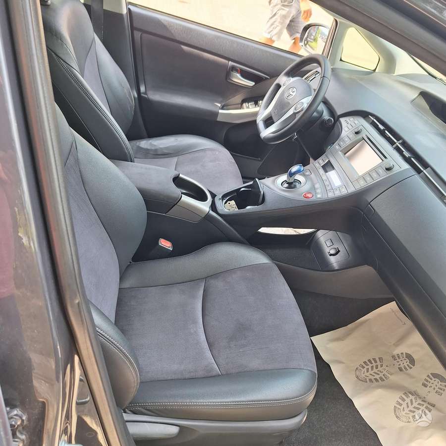 Toyota Prius - 12