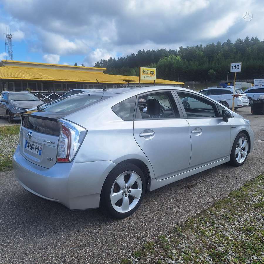 Toyota Prius - 5