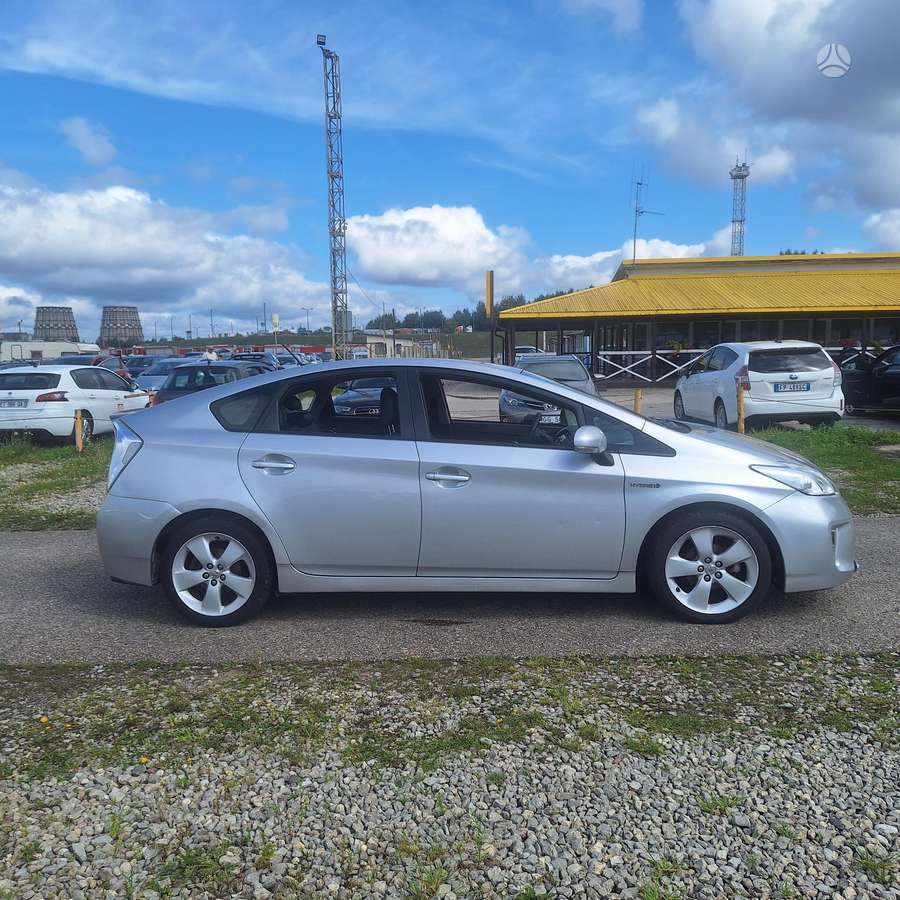 Toyota Prius - 4