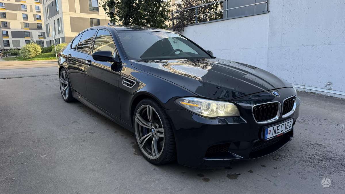 BMW M5, 4.4 l., sedanas