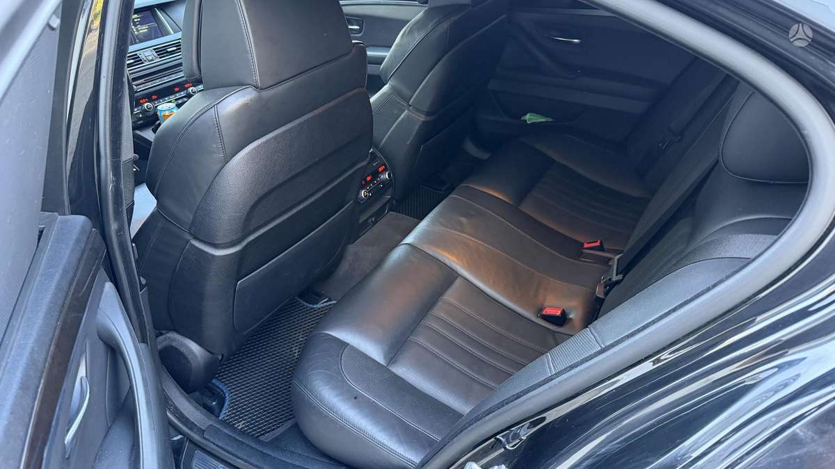 BMW M5, 4.4 l., sedanas