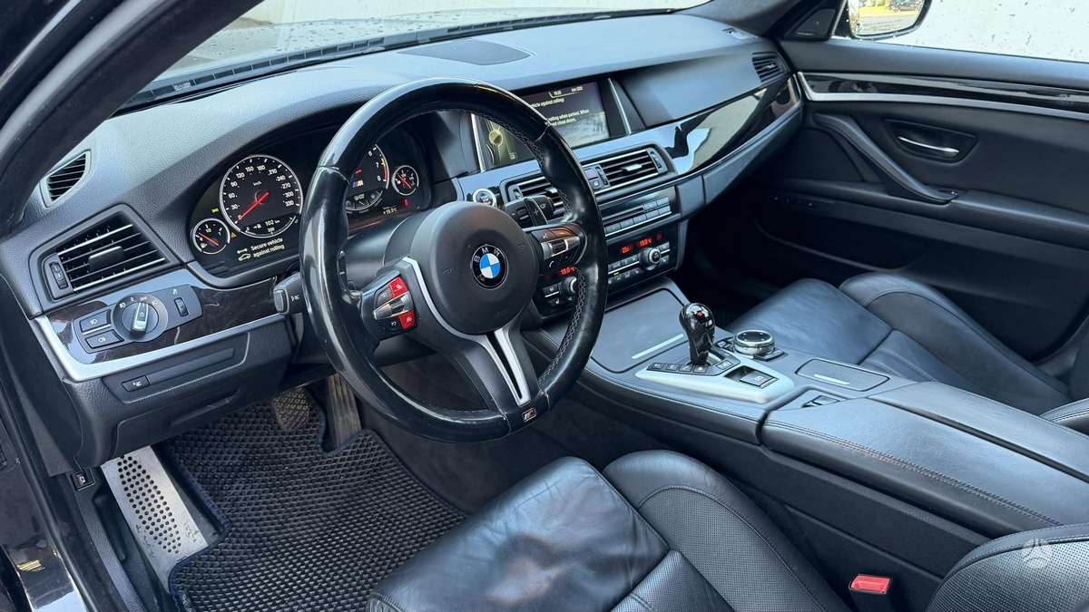 BMW M5, 4.4 l., Седан