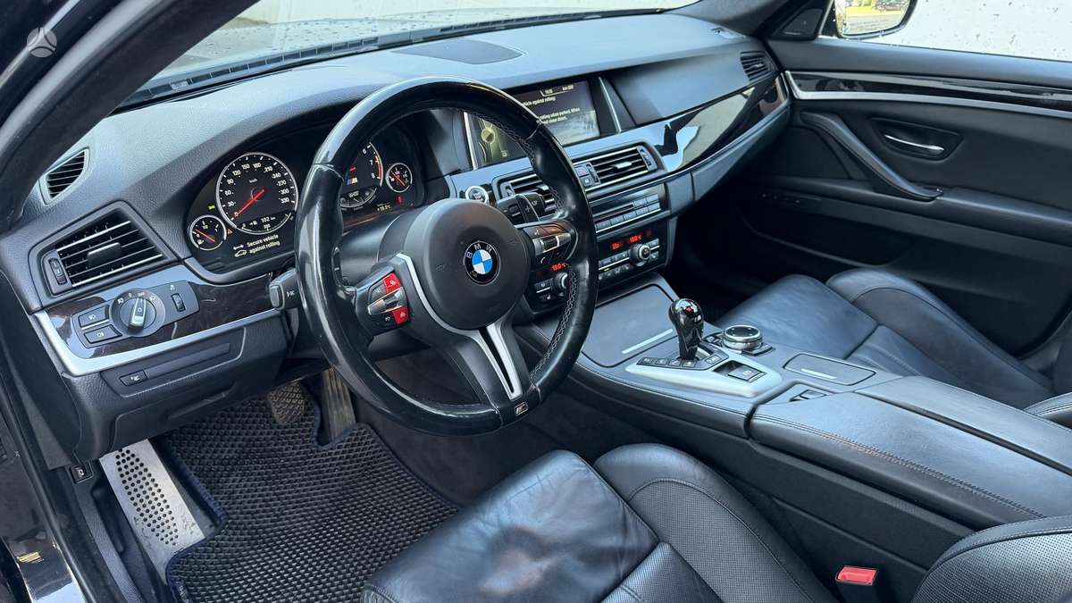 BMW M5, 4.4 l., sedanas
