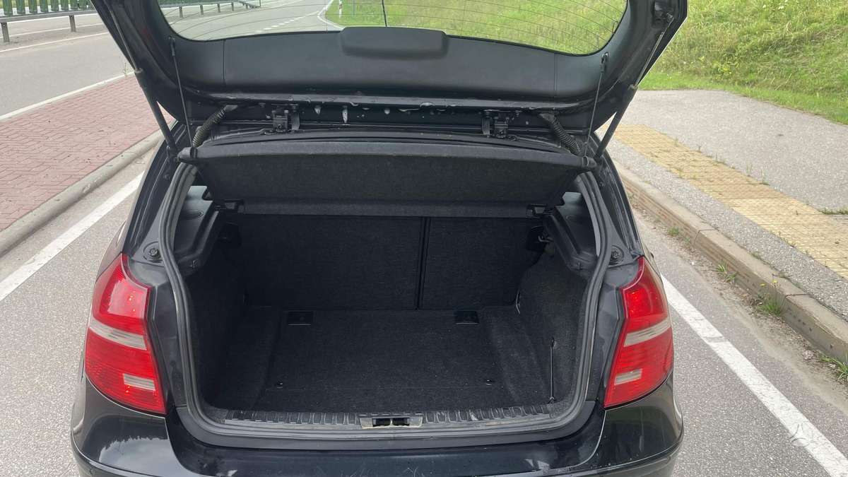BMW 116, 2.0 l., hatchback