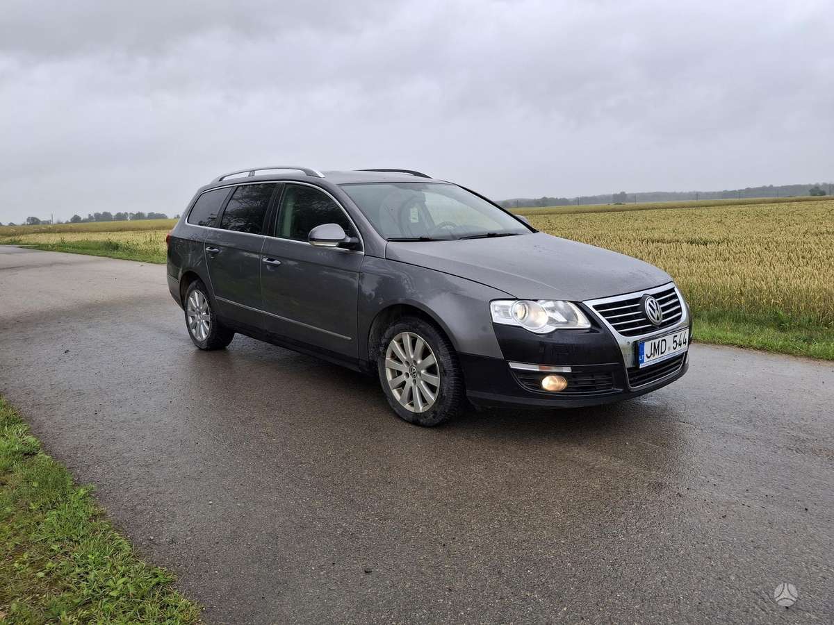 Volkswagen Passat - 1
