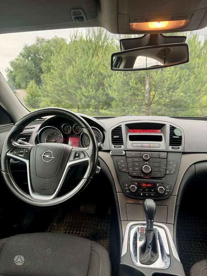 Opel Insignia, 2.0 l., Седан