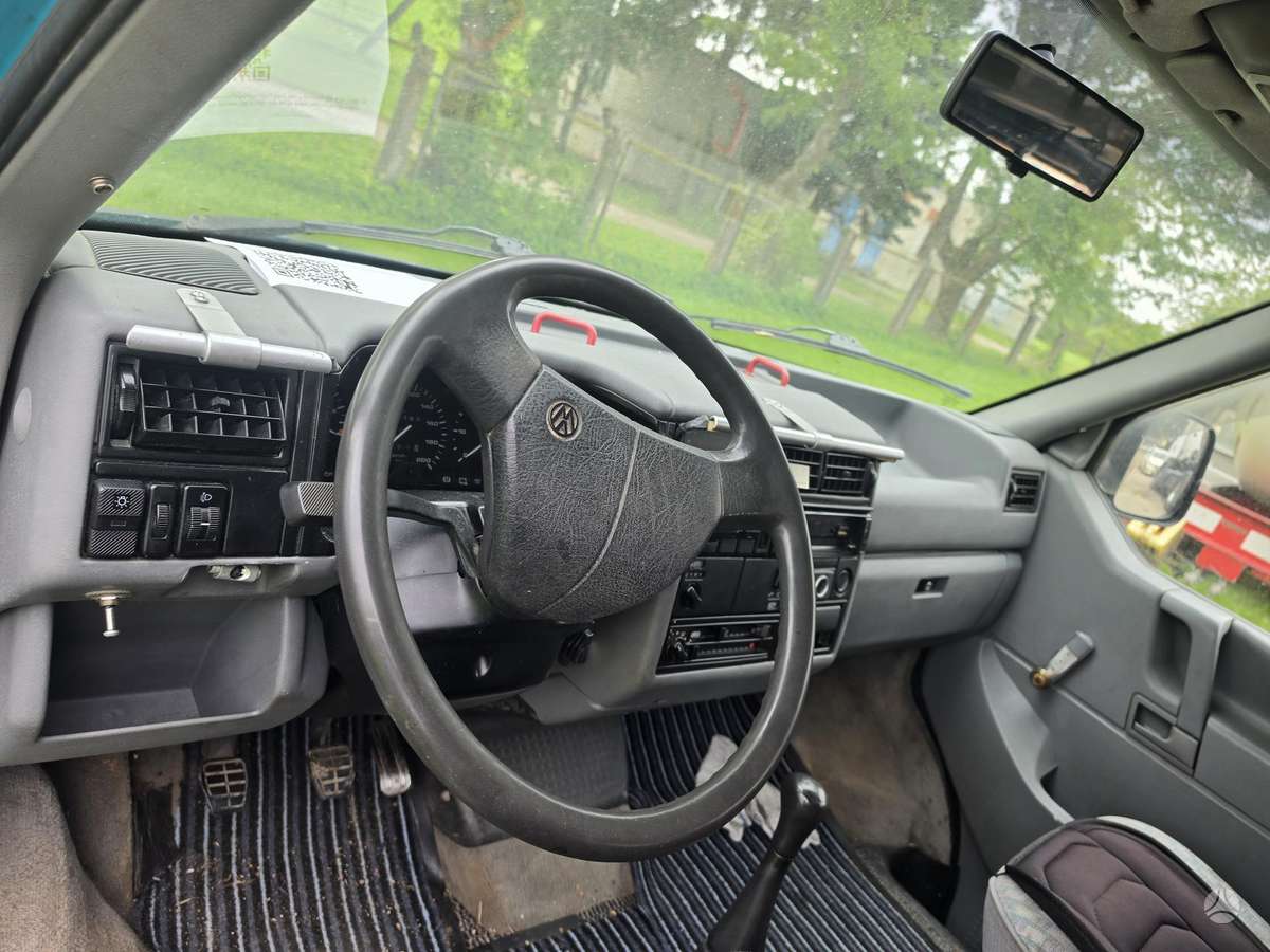 Volkswagen Multivan - 10