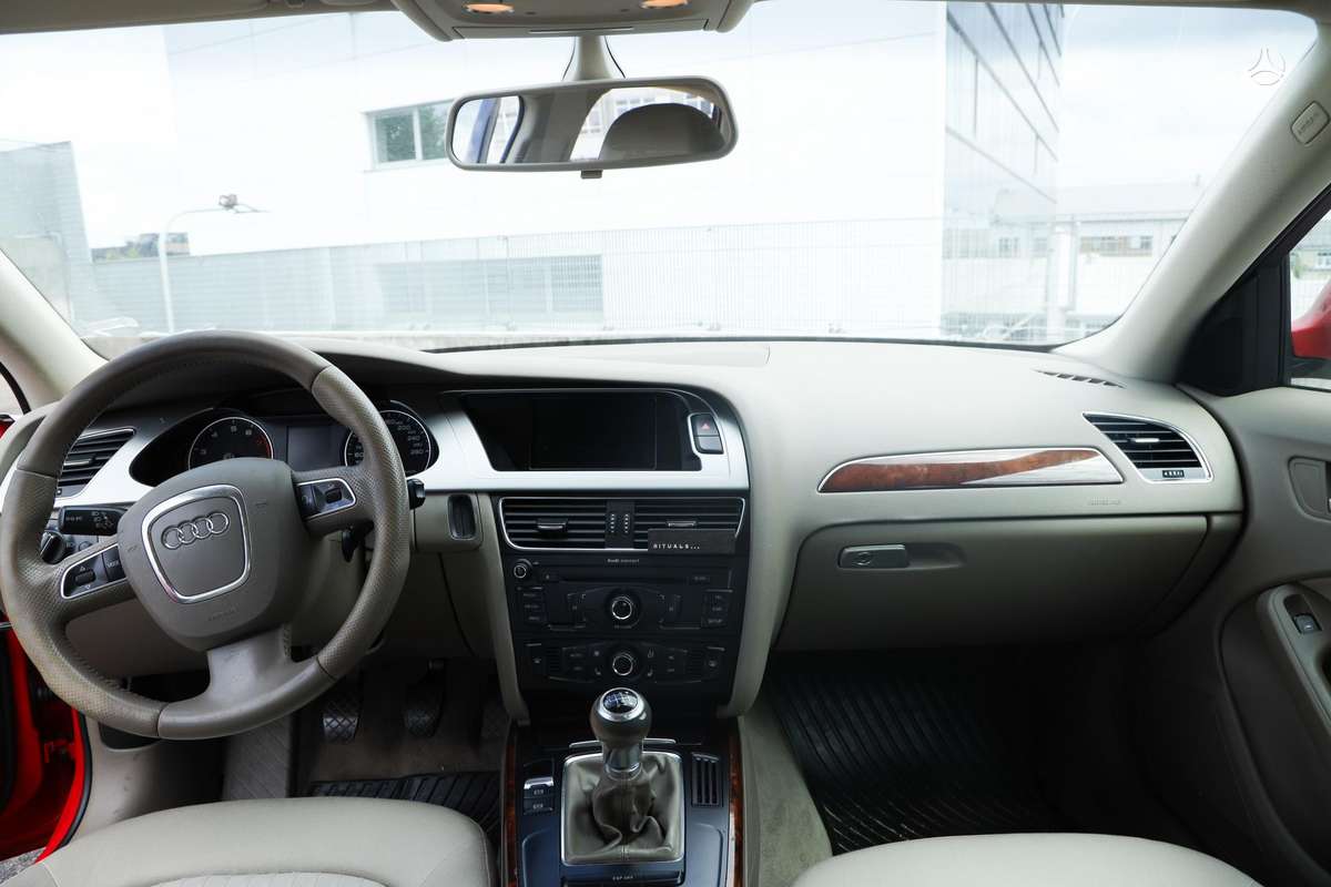 Audi A4, 1.8 l., Седан