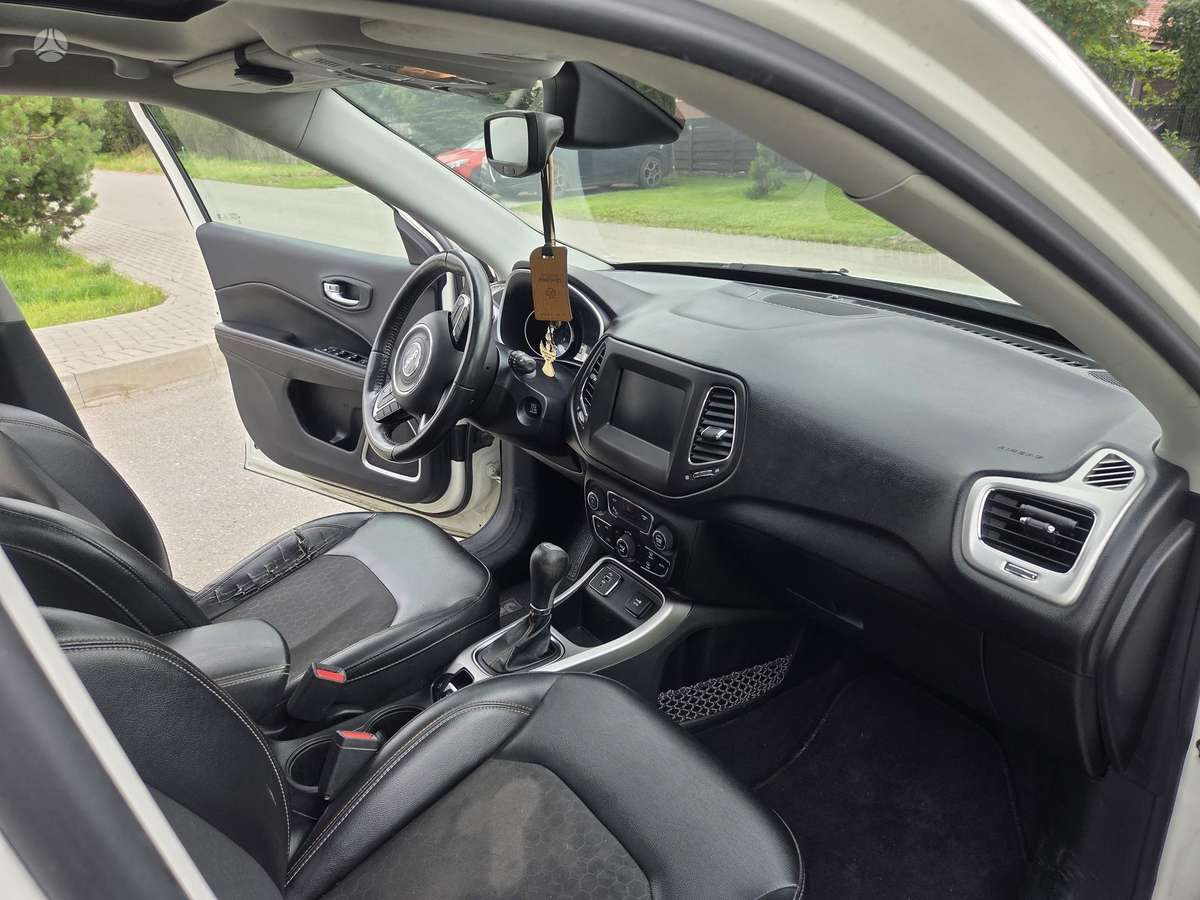 Jeep Compass, 2.4 l., off-road / crossover