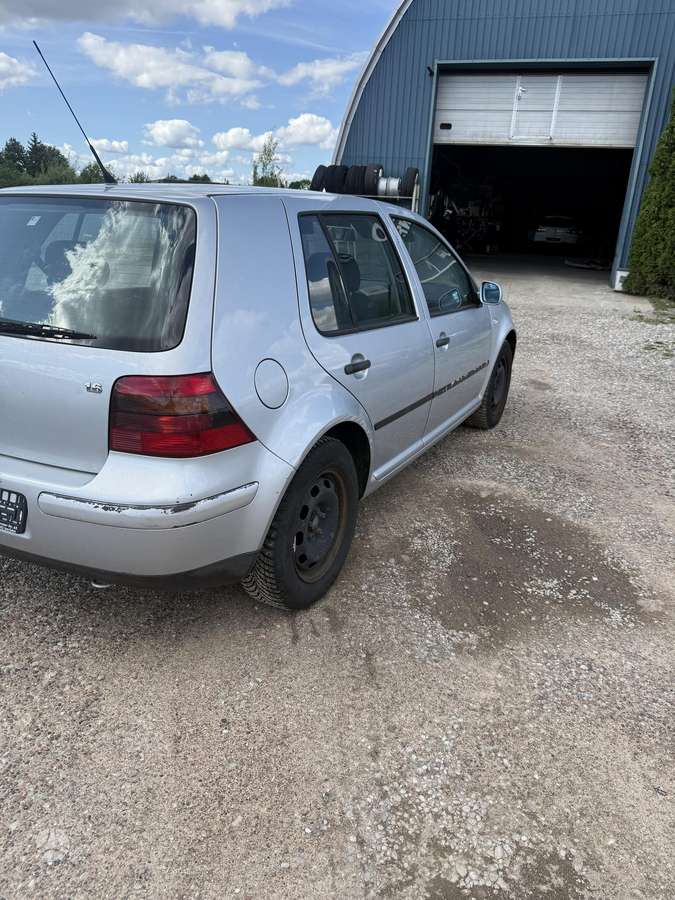Volkswagen Golf - 2