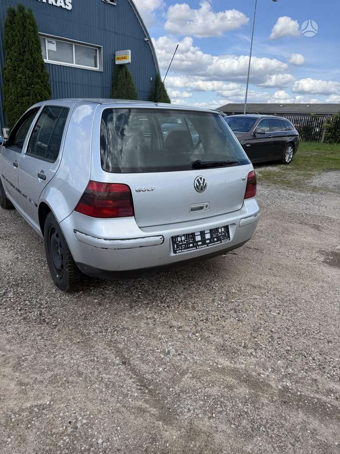 Volkswagen Golf - 4
