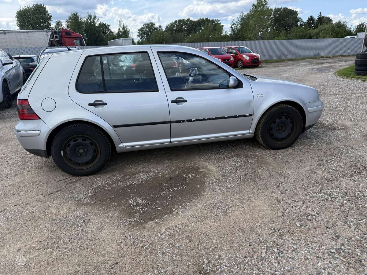 Volkswagen Golf - 5