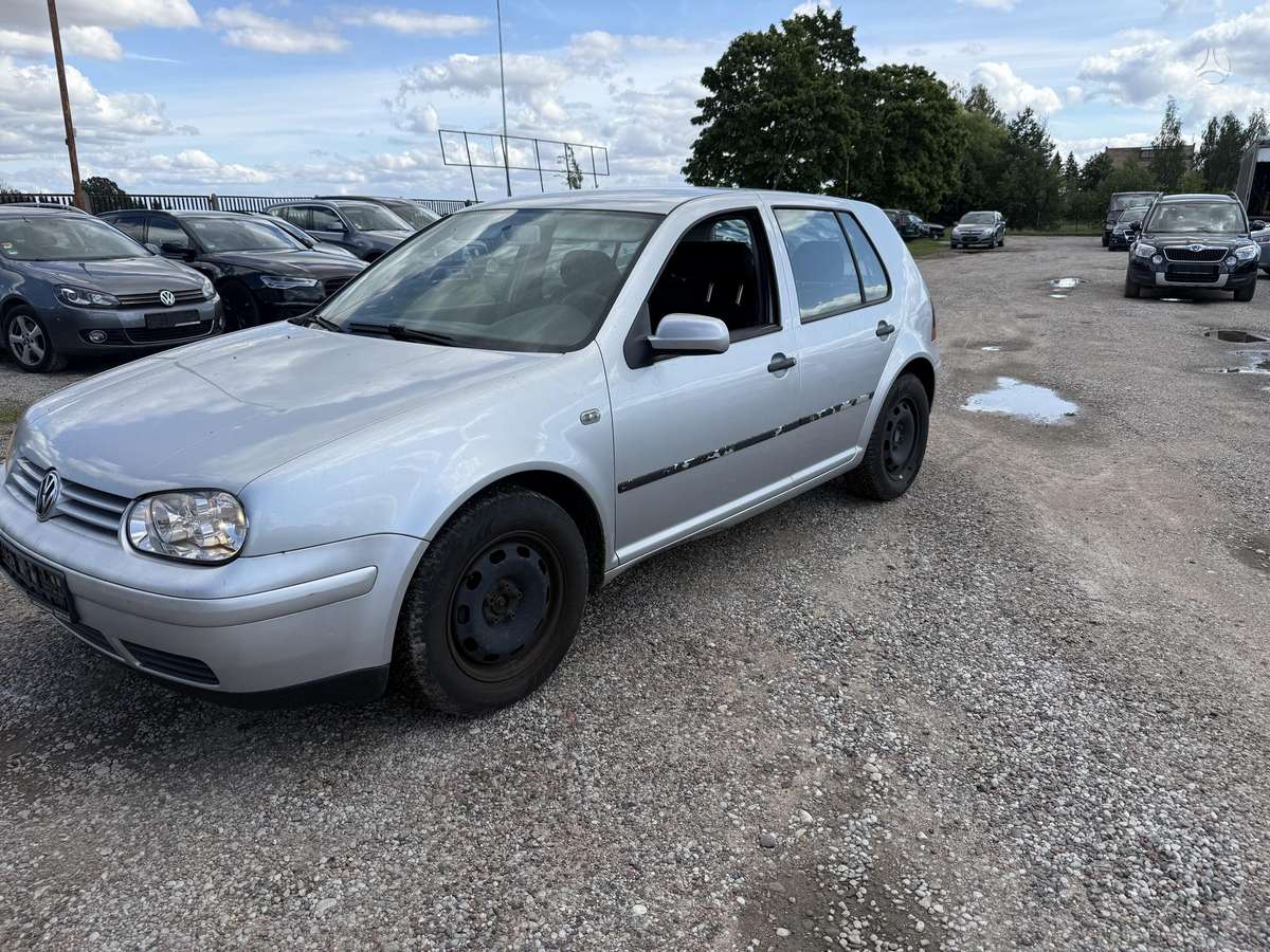 Volkswagen Golf - 6