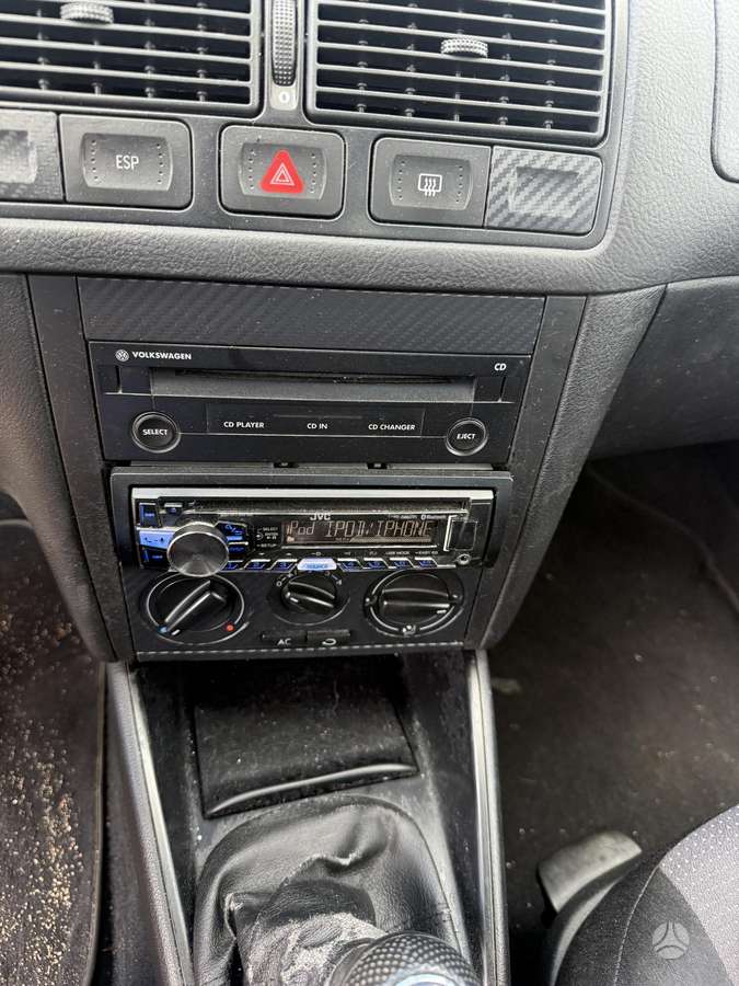 Volkswagen Golf - 8
