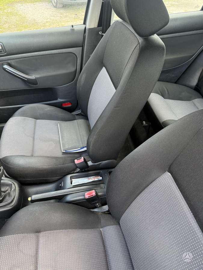Volkswagen Golf - 10