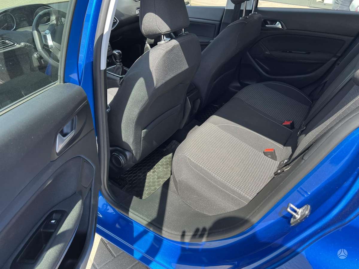 Peugeot 308 - 8