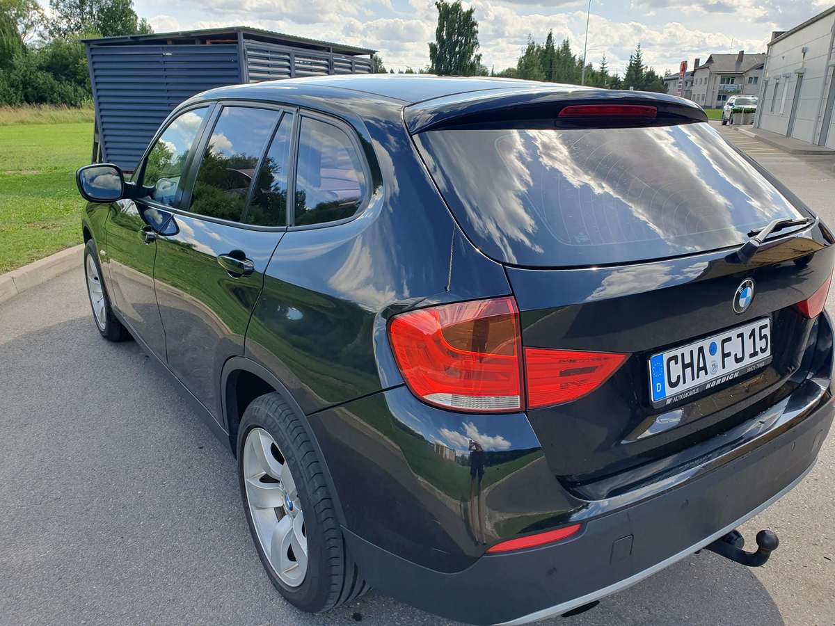BMW X1, 2.0 l., off-road / crossover