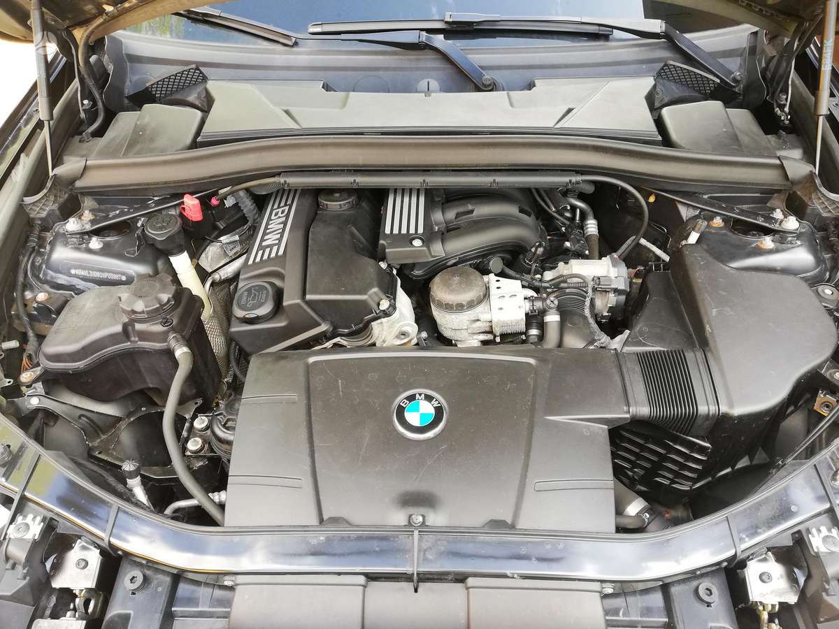 BMW X1, 2.0 l., off-road / crossover