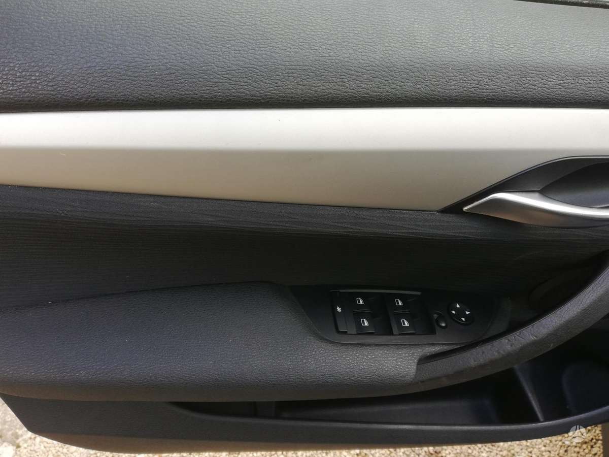 BMW X1, 2.0 l., off-road / crossover
