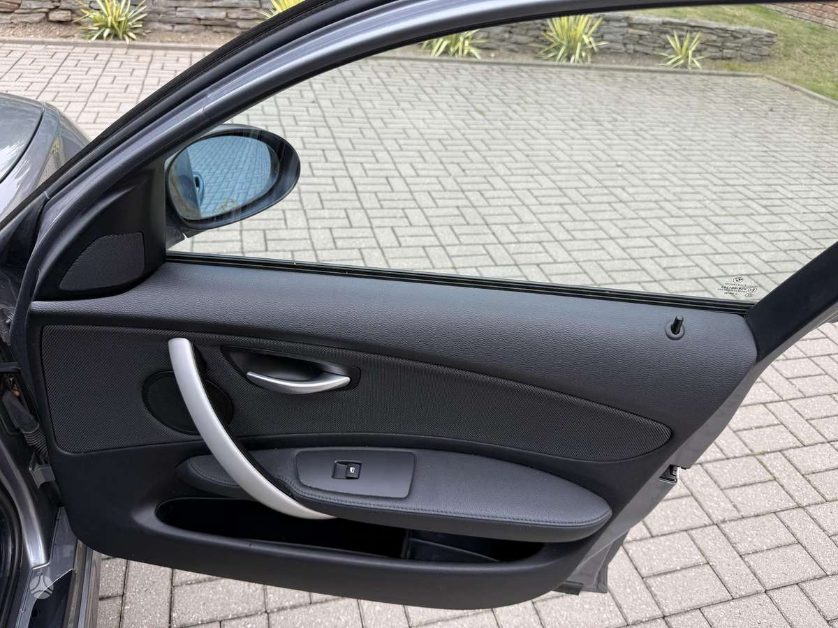 BMW 120, 2.0 l., hatchback