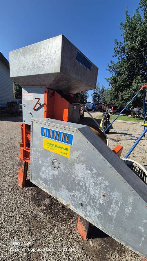 -Kita- Grūdų traiškytuvas, pašarų ruošimo technika