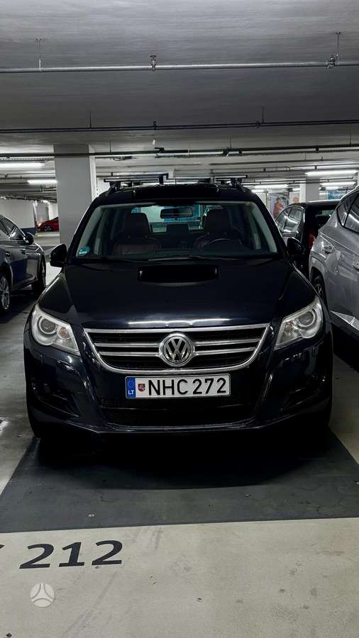Volkswagen Tiguan - 1