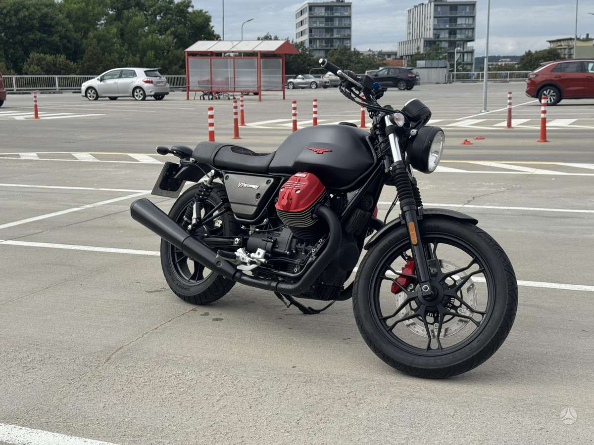 Moto Guzzi V7 744cc, street / classic