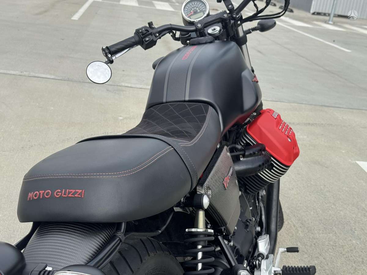 Moto Guzzi V7 744cc, street / classic