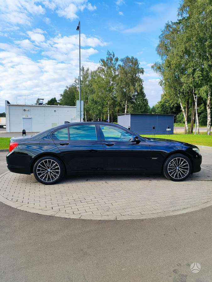 BMW 730, 3.0 l., Седан