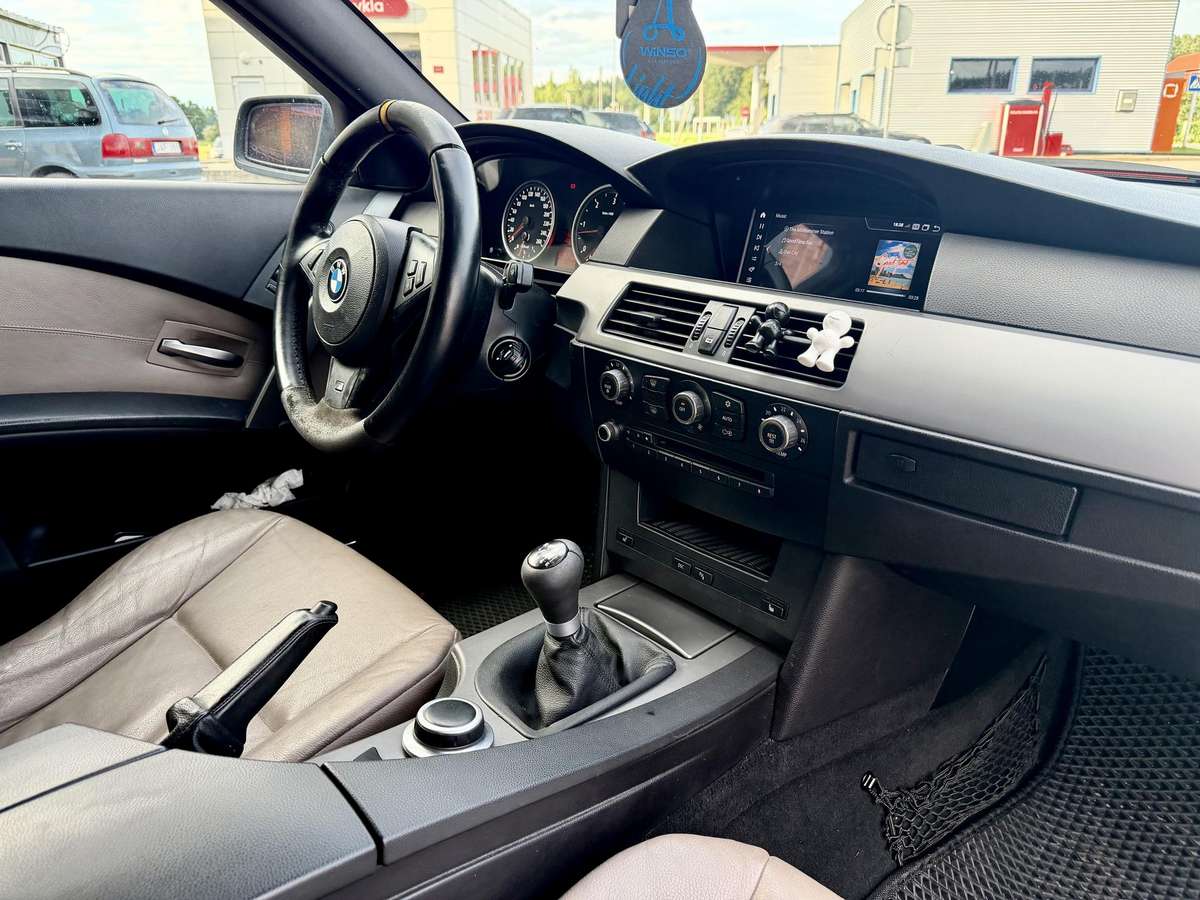 BMW 525, Универсал