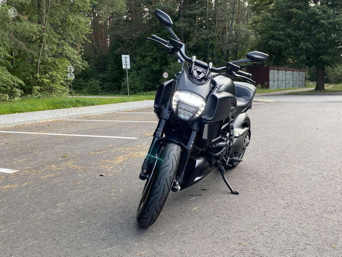 Ducati Diavel 1200cc, street / classic