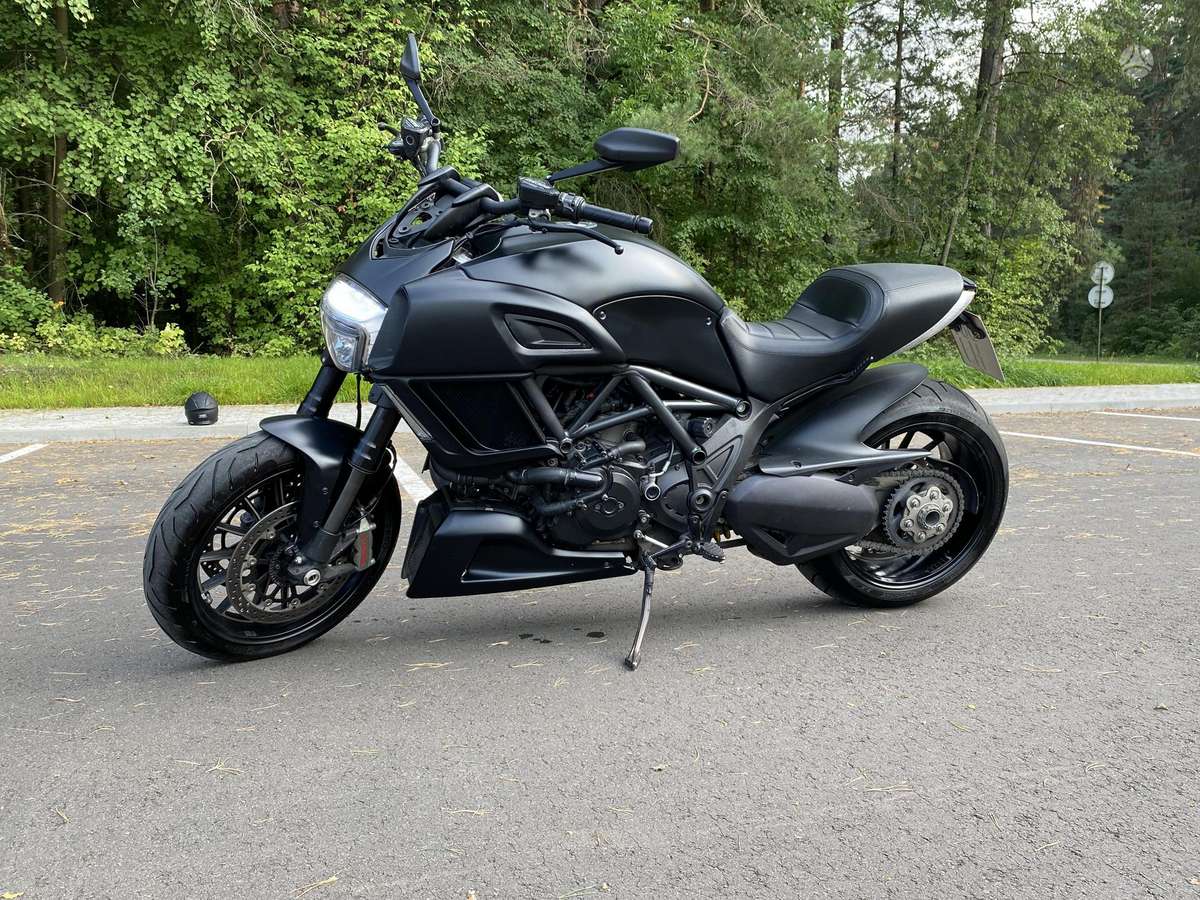 Ducati Diavel 1200cc, street / classic