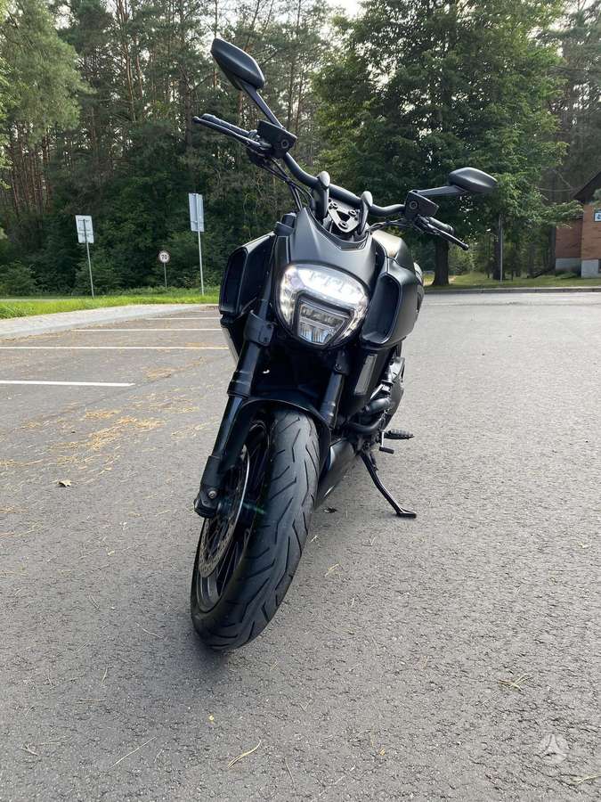 Ducati Diavel 1200cc, street / classic