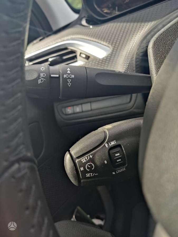 Peugeot 2008 - 6