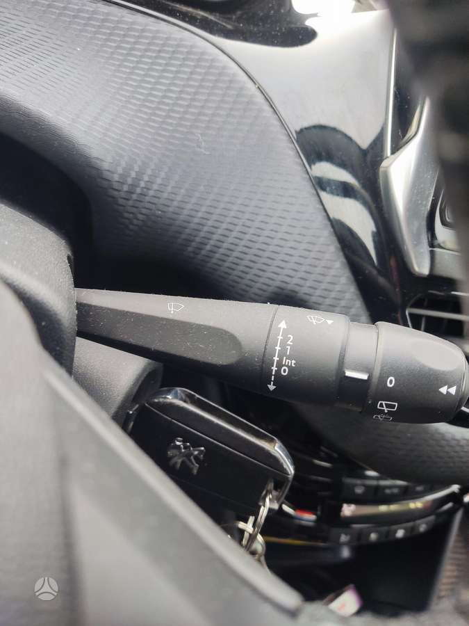 Peugeot 2008 - 9