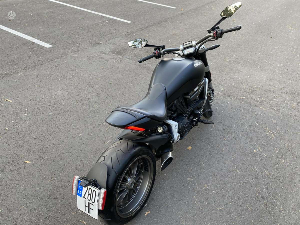 Ducati Diavel, street / classic