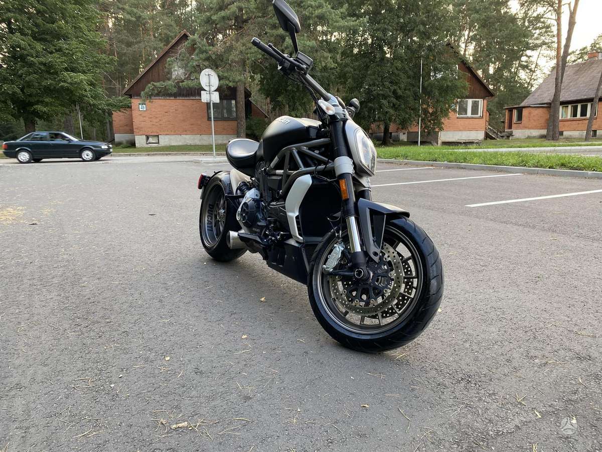 Ducati Diavel, street / classic
