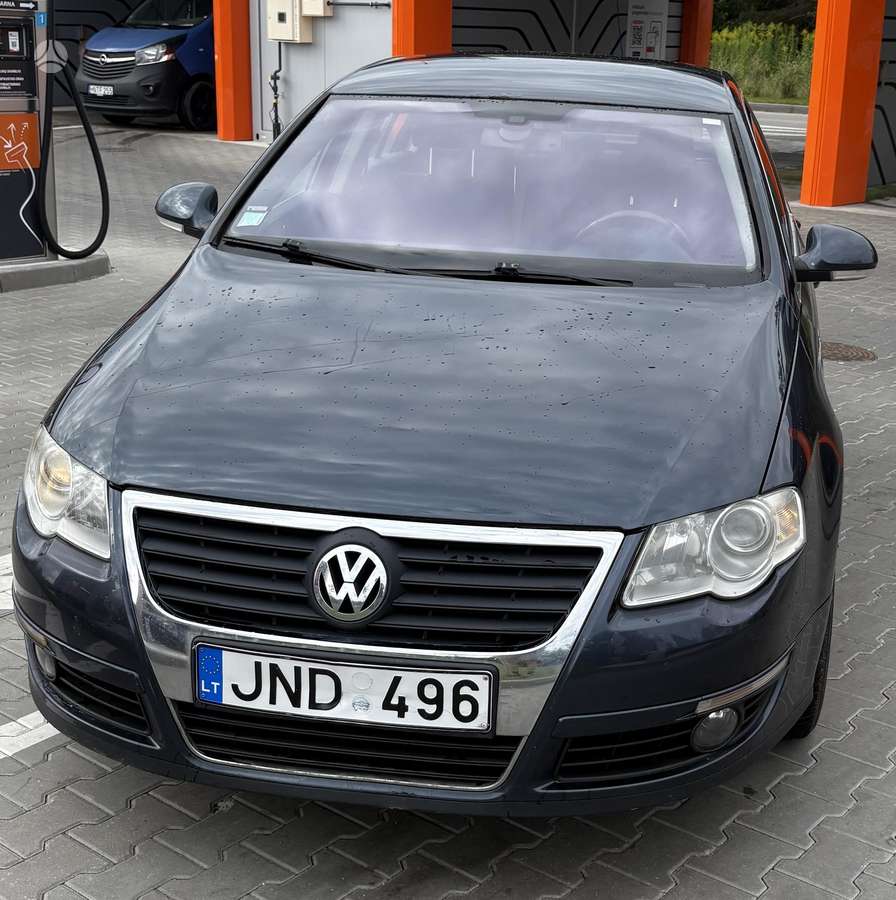 Volkswagen Passat - 1