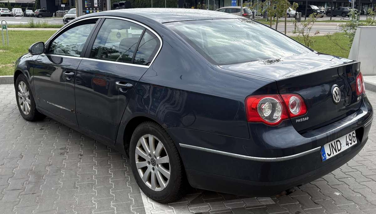 Volkswagen Passat - 4