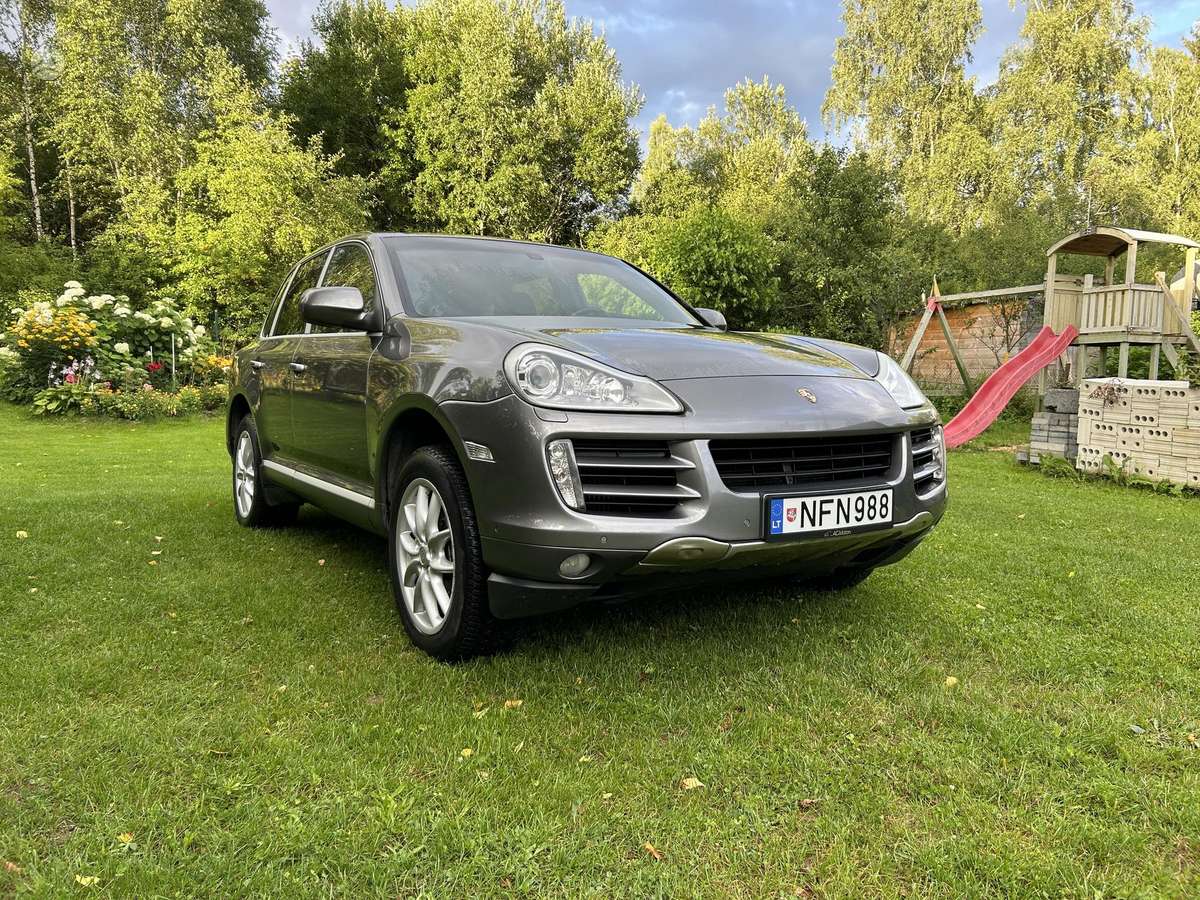Porsche Cayenne - 2