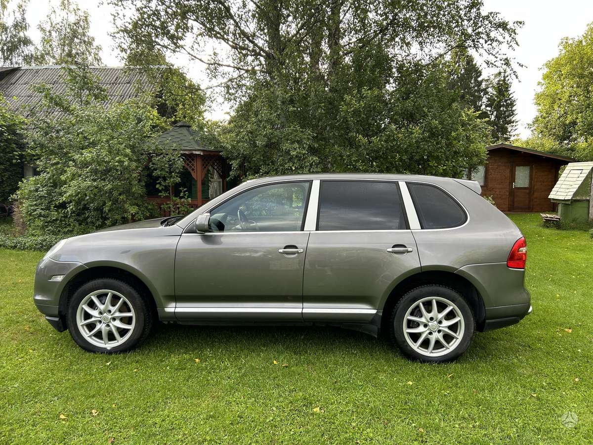 Porsche Cayenne - 8