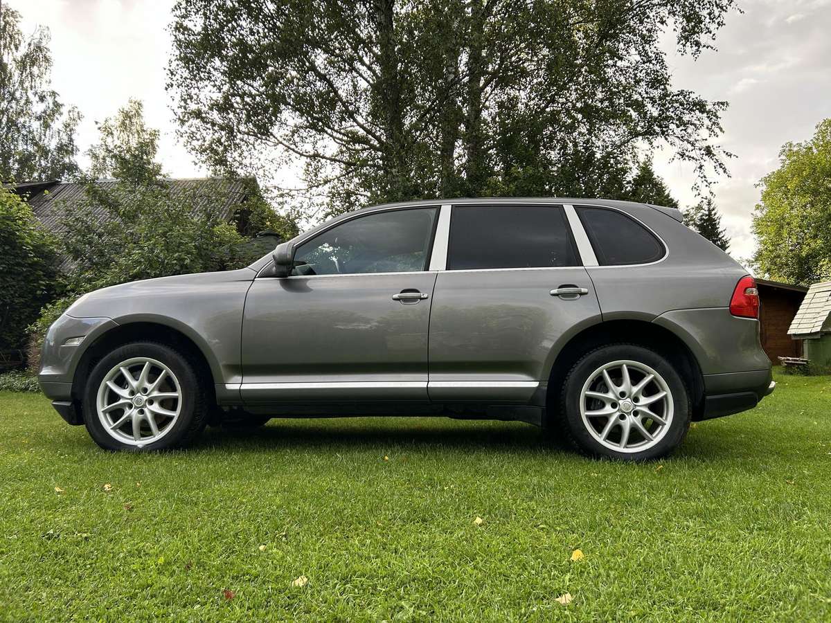 Porsche Cayenne - 9