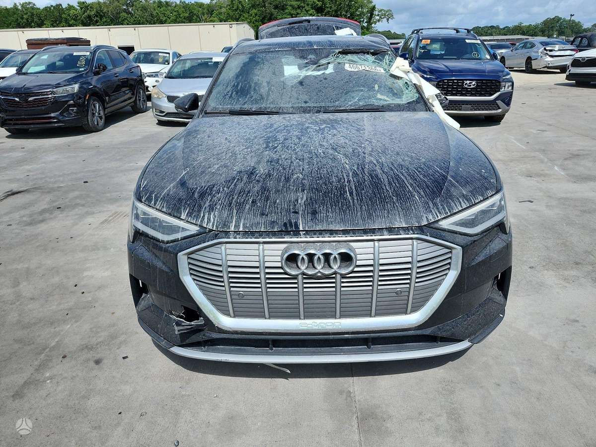 Audi e-tron, 95 kWh, off-road / crossover