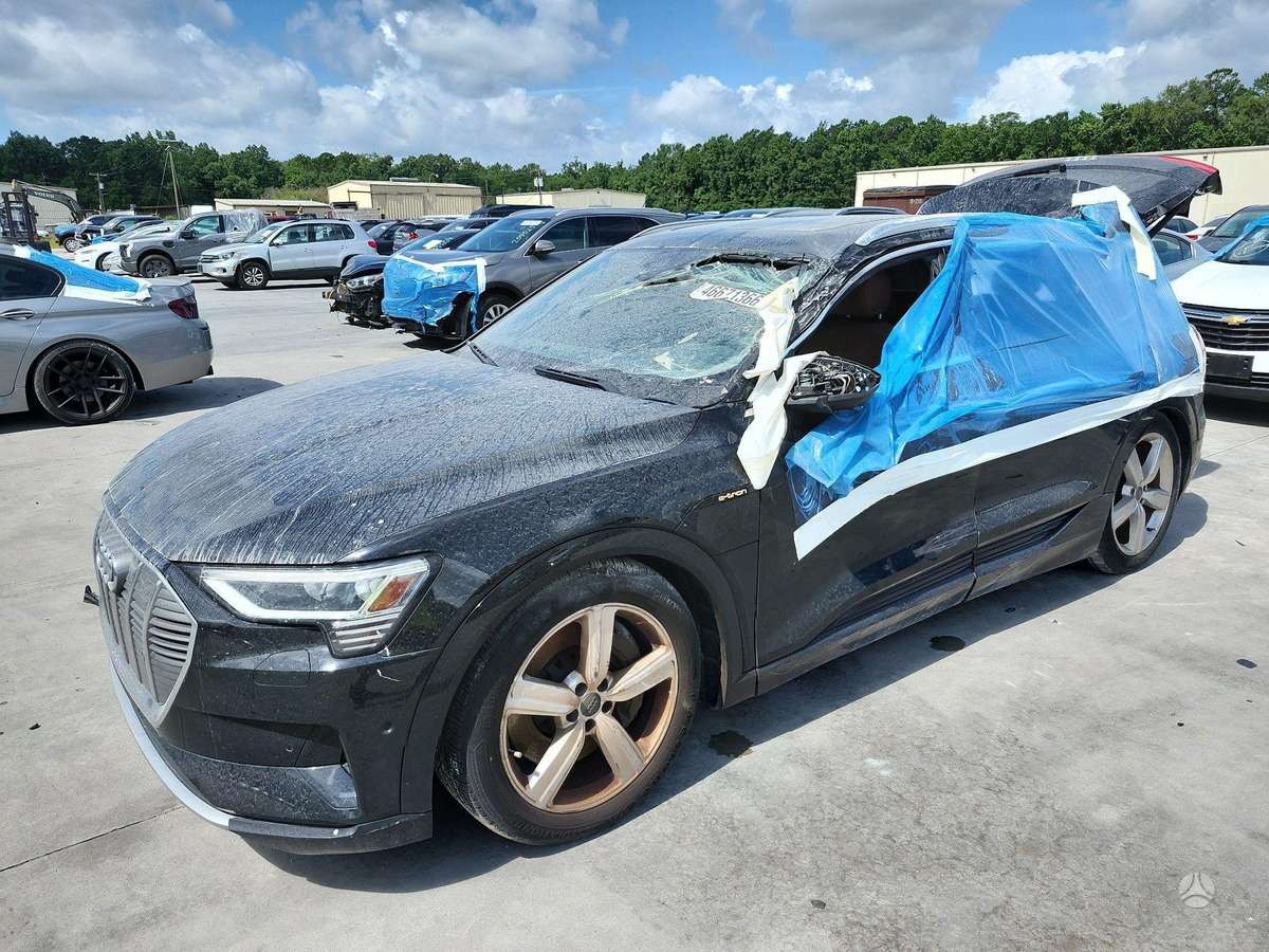 Audi e-tron, 95 kWh, off-road / crossover