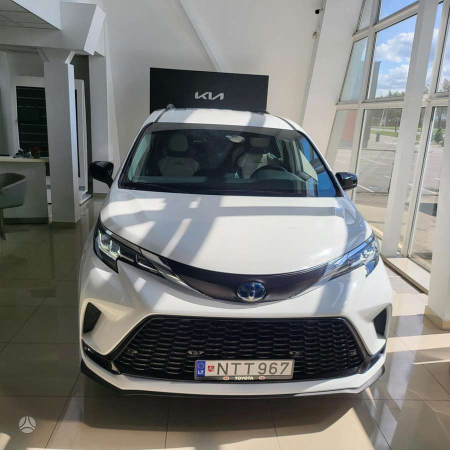 Toyota Sienna - 1
