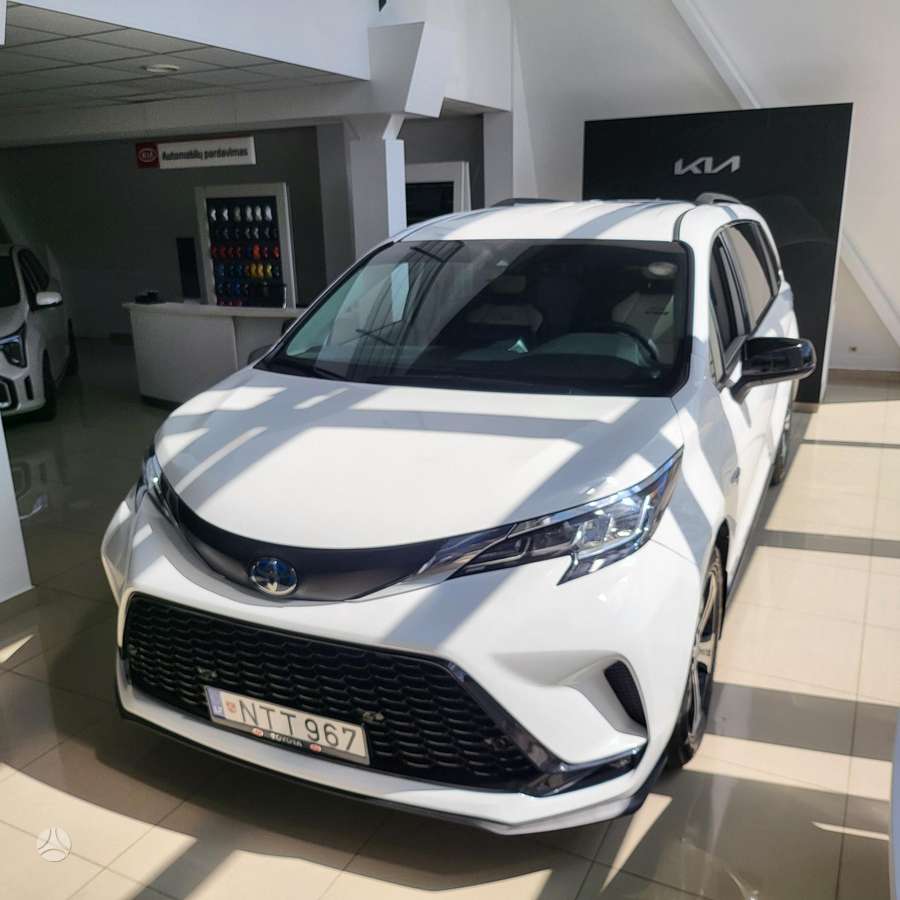 Toyota Sienna - 2