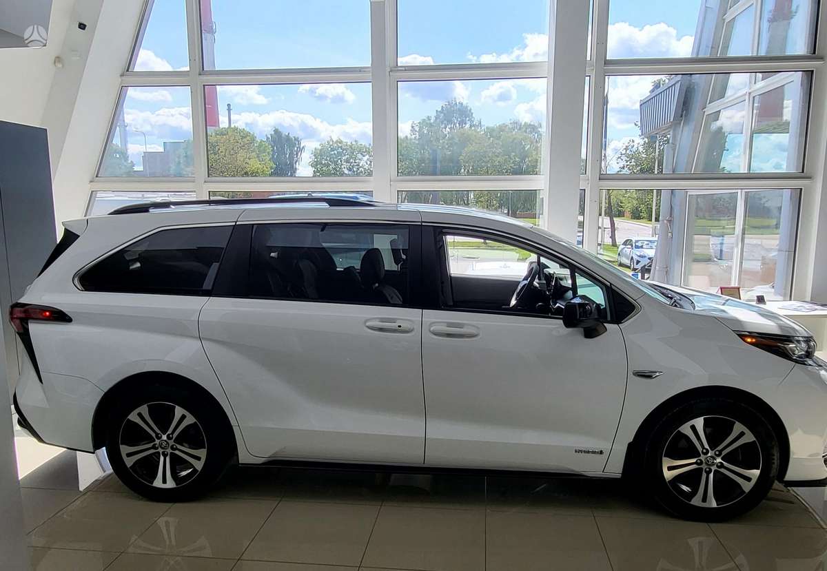 Toyota Sienna - 4